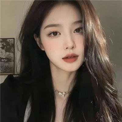 举杯畅饮的姐姐们